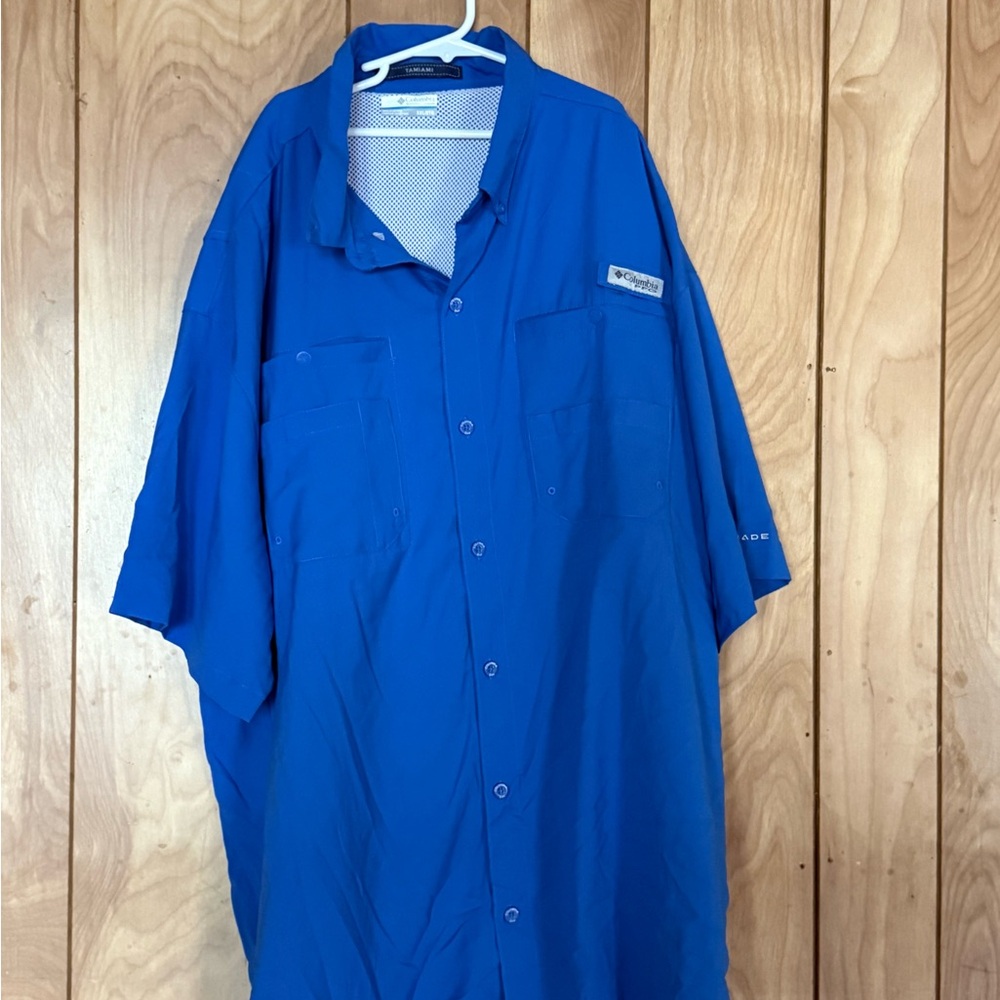 Columbia Vibrant Blue Button-Up Shirt